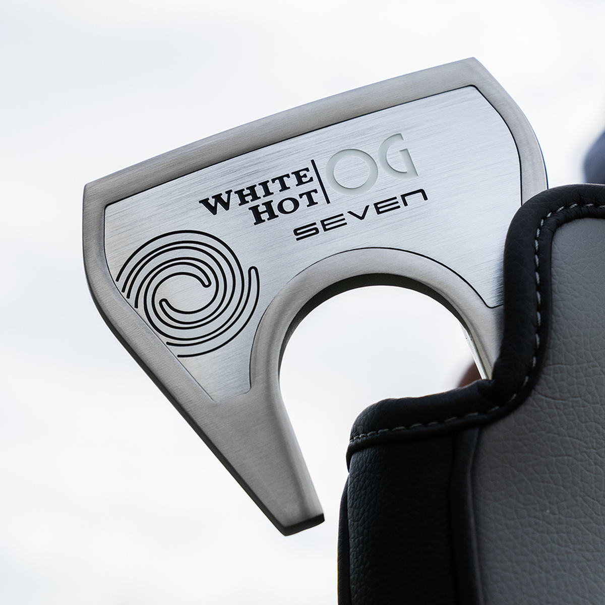 Odyssey White Hot OG Seven putter met REVA headcover